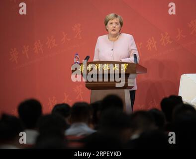 (190907) -- WUHAN, 7. September 2019 -- Bundeskanzlerin Angela Merkel hält eine Rede an der Huazhong University of Science and Technology in Wuhan, Hauptstadt der zentralchinesischen Provinz Hubei, 7. September 2019. Bundeskanzlerin Angela Merkel besuchte Wuhan am Samstag. CHINA-WUHAN-MERKEL-VISIT (CN) XiaoxYijiu PUBLICATIONxNOTxINxCHN Stockfoto