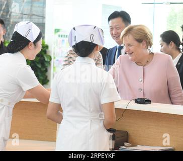 (190907) -- WUHAN, 7. September 2019 -- die deutsche Kanzlerin Angela Merkel besucht das Tongji-Krankenhaus des Tongji Medical College der Huazhong University of Science and Technology in Wuhan, Hauptstadt der zentralchinesischen Provinz Hubei, 7. September 2019. Bundeskanzlerin Angela Merkel besuchte Wuhan am Samstag. CHINA-WUHAN-MERKEL-VISIT (CN) XiaoxYijiu PUBLICATIONxNOTxINxCHN Stockfoto