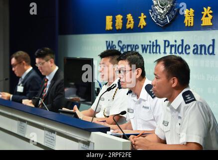 (190910) -- HONG KONG, 10. September 2019 -- Senior Superintendent Kong Wing-cheung (2. R) von der Hong Kong Police Public Relations Branch (PPRB) spricht während einer Pressekonferenz im südchinesischen Hong Kong, 10. September 2019. Die Polizei von Hongkong sagte am Dienstag, dass zehn Anti-Gewalt-Hotlines eingerichtet wurden, als die Unruhen in den dritten Monat eintraten. Nach Angaben der Polizei sind die Hotlines ausschließlich für den Empfang von Informationen zur Gewaltbekämpfung bestimmt, einschließlich Fotos, Audio- und Videoclips über WhatsApp, um bei der Verhütung und Aufdeckung von Straftaten zu helfen. ) CHINA-HONGKONG-ANTI-GEWALT-HOTLINES-START (CN) LI Stockfoto