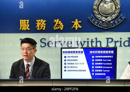 (190910) -- HONG KONG, 10. September 2019 -- Senior Superintendent Chan Chi-yung von Information Systems Wing der Hong Kong Police Force spricht während einer Pressekonferenz im südchinesischen Hong Kong, 10. September 2019. Die Polizei von Hongkong sagte am Dienstag, dass zehn Anti-Gewalt-Hotlines eingerichtet wurden, als die Unruhen in den dritten Monat eintraten. Nach Angaben der Polizei sind die Hotlines ausschließlich für den Empfang von Informationen zur Gewaltbekämpfung bestimmt, einschließlich Fotos, Audio- und Videoclips über WhatsApp, um bei der Verhütung und Aufdeckung von Straftaten zu helfen. ) CHINA-HONGKONG-ANTI-GEWALT-HOTLINES-START (CN) LIUXDAWEI Stockfoto