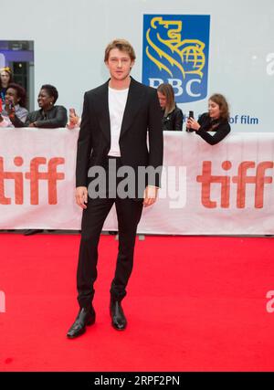 (190911) -- TORONTO, 11. September 2019 -- Schauspieler Joe Alwyn kommt auf dem roten Teppich für die Uraufführung des Films Harriet in der Roy Thomson Hall während des Toronto International Film Festival 2019 in Toronto, Kanada, 10. September 2019. (Foto: /Xinhua) CANADA-TORONTO-TIFF- HARRIET ZouxZheng PUBLICATIONxNOTxINxCHN Stockfoto