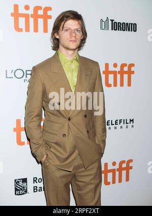 (190911) -- TORONTO, 11. September 2019 -- Schauspieler Lucas Hedges posiert für Fotos vor der internationalen Premiere des Films Honey Boy während des Toronto International Film Festival (TIFF) 2019 in Toronto, Kanada, 10. September 2019. (Foto: /Xinhua) CANADA-TORONTO-TIFF-HONIGBOY ZouxZheng PUBLICATIONxNOTxINxCHN Stockfoto