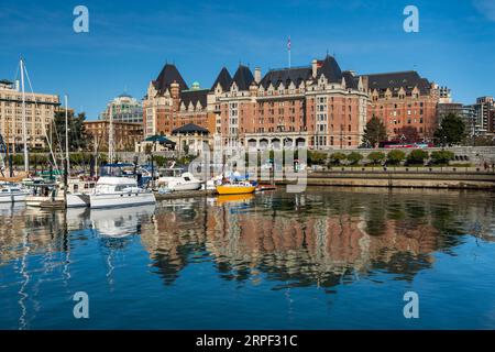 Reflexionen des Empress Hotels in Victoria, Vancouver Island, British Columbia, Kanada. Stockfoto