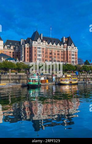 Reflexionen des Empress Hotels in Victoria, Vancouver Island, British Columbia, Kanada. Stockfoto