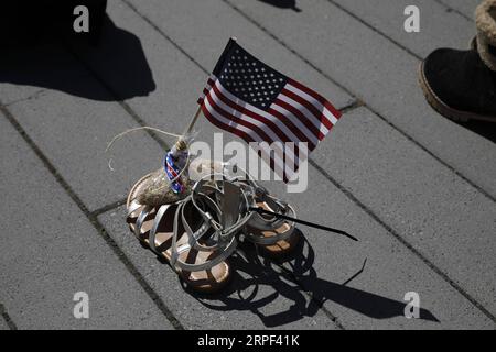 (190912) -- SAN FRANCISCO, 12. September 2019 -- Shoe Memorials sind organisiert, um die Opfer der Terroranschläge von 9/11 in Livermore, Kalifornien, USA, zu betrauern, 11. September 2019. (Foto: /Xinhua) U.S.-9/11-18. GEBURTSTAG LixJianguo PUBLICATIONxNOTxINxCHN Stockfoto