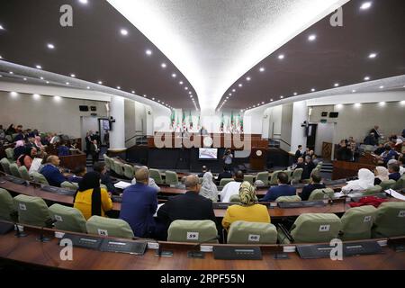 (190912) -- ALGIER, 12. September 2019 (Xinhua) -- die algerische Volksversammlung, das Unterhaus des parlaments, stimmt am 12. September 2019 in Algier, Algerien, über einen Gesetzesentwurf ab. Die algerische Volksversammlung verabschiedete am Donnerstag zwei Gesetze zur Schaffung der unabhängigen Nationalen Wahlbehörde, die für die Wahlen zuständig ist, berichtete die offizielle Nachrichtenagentur der APS. (Xinhua) ALGERIEN-ALGIER-PARLAMENT-WAHLBEHÖRDE PUBLICATIONxNOTxINxCHN Stockfoto