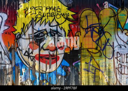 Boris Johnson Graffiti/Street Art on a fence, Fashion Street, Spitalfields, London, UK. 7. April 2023 Stockfoto