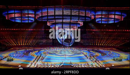 (190917) -- PEKING, 17. September 2019 -- Foto aufgenommen am 16. September 2019 zeigt Kunstvorführung der Abschlusszeremonie der 11. Nationalen traditionellen Spiele ethnischer Minderheiten der Volksrepublik China in Zhengzhou, Provinz Henan in Zentralchina. ) XINHUA FOTOS DES TAGES LixAn PUBLICATIONxNOTxINxCHN Stockfoto