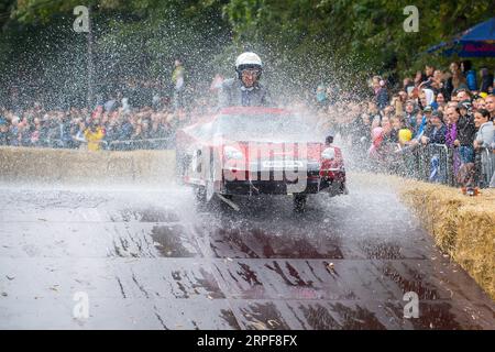 (190917) -- PEKING, 17. September 2019 -- Ein Konkurrent fährt beim Litauischen Seifenkistenrennen 2019 in Kaunas, Litauen, 15. September 2019 Ein nicht motorisiertes handgefertigtes Fahrzeug. Dies ist das zweite Mal, dass Litauen diese Veranstaltung nach einer 11-jährigen Pause ausgetragen hat. (Foto von /XINHUA) XINHUA FOTOS DES TAGES AlfredasxPliadis PUBLICATIONxNOTxINxCHN Stockfoto