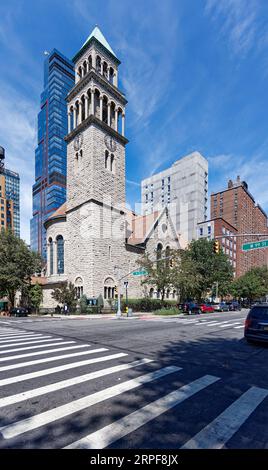 Upper West Side: St. Michaels Bischofskirche, Pfarrhaus und Pfarrhaus sind Wahrzeichen von NYC; die Kirche wurde 1891 fertiggestellt. Stockfoto