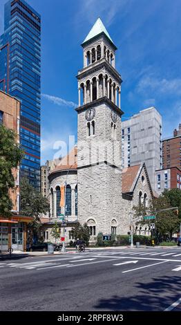 Upper West Side: St. Michaels Bischofskirche, Pfarrhaus und Pfarrhaus sind Wahrzeichen von NYC; die Kirche wurde 1891 fertiggestellt. Stockfoto