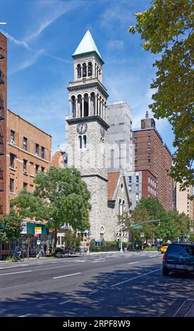 Upper West Side: St. Michaels Bischofskirche, Pfarrhaus und Pfarrhaus sind Wahrzeichen von NYC; die Kirche wurde 1891 fertiggestellt. Stockfoto