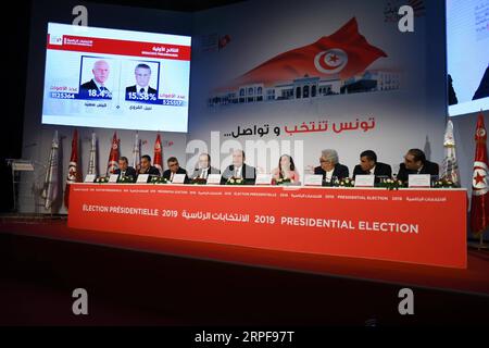(190917) -- TUNIS, 17. September 2019 (Xinhua) -- Foto vom 17. September 2019 zeigt eine Pressekonferenz der unabhängigen Hohen Behörde für Wahlen (ISIE) in Tunis, TUNESIEN. Der unabhängige Präsidentschaftskandidat Kais Saied und Parteivorsitzende der Partei „Herz Tunesiens“, Nabil Karoui, werden nach offiziellen Ergebnissen, die am Dienstag veröffentlicht wurden, in die zweite Runde der tunesischen Präsidentschaftswahlen vorrücken. (Foto: Adele Ezzine/Xinhua) TUNESIEN-TUNIS-PRÄSIDENTSCHAFTSWAHL-ZWEITE RUNDE PUBLICATIONxNOTxINxCHN Stockfoto