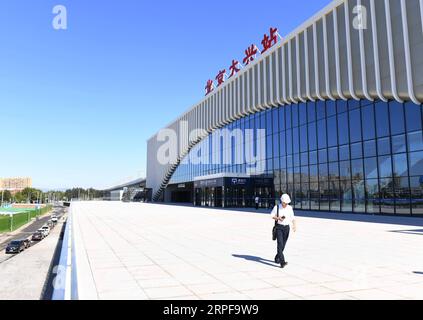 (190918) -- PEKING, 18. September 2019 -- der Bahnhof Daxing auf der Intercity-Bahn, die Peking mit Xiongan New Area verbindet, wird in Peking, der Hauptstadt Chinas, 18. September 2019 gesehen. Der Bahnhof Daxing auf der Intercity-Bahn, die Peking mit Xiongan New Area verbindet, hat seine Entwurfsprüfung am Mittwoch bestanden. ) CHINA-BEIJING-XIONGAN-INTERCITY RAILWAY-DAXING STATION-ACCEPTANCE (CN) ZHANGXCHENLIN PUBLICATIONXNOTXINXCHN Stockfoto