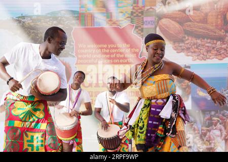 (190918) -- PEKING, 18. September 2019 -- Troupers treten während des Ghana Day auf der Beijing International Horticultural Exhibition in Peking, Hauptstadt von China, 18. September 2019 auf. Der Ghana Day fand am Mittwoch auf der Internationalen Gartenbauausstellung in Peking statt. CHINA-PEKING-GARTENBAU EXPO-GHANA DAY (CN) JUXHUANZONG PUBLICATIONXNOTXINXCHN Stockfoto