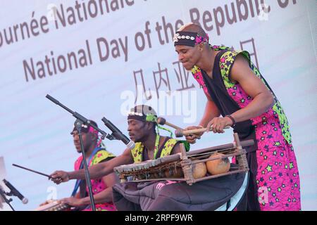 (190918) -- PEKING, 18. September 2019 -- Troupers treten während des Guinea Day auf der Pekinger Internationalen Gartenbauausstellung in Peking, Hauptstadt Chinas, 18. September 2019 auf. Der Guinea Day fand am Mittwoch auf der Internationalen Gartenbauausstellung in Peking statt. CHINA-PEKING-GARTENBAU EXPO-GUINEA DAY (CN) JUXHUANZONG PUBLICATIONXNOTXINXCHN Stockfoto