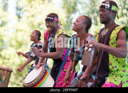 (190918) -- PEKING, 18. September 2019 -- Troupers treten während des Guinea Day auf der Pekinger Internationalen Gartenbauausstellung in Peking, Hauptstadt Chinas, 18. September 2019 auf. Der Guinea Day fand am Mittwoch auf der Internationalen Gartenbauausstellung in Peking statt. CHINA-PEKING-GARTENBAU EXPO-GUINEA DAY (CN) JUXHUANZONG PUBLICATIONXNOTXINXCHN Stockfoto