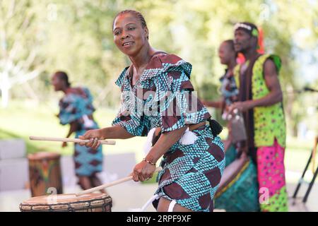 (190918) -- PEKING, 18. September 2019 -- Troupers treten während des Guinea Day auf der Pekinger Internationalen Gartenbauausstellung in Peking, Hauptstadt Chinas, 18. September 2019 auf. Der Guinea Day fand am Mittwoch auf der Internationalen Gartenbauausstellung in Peking statt. CHINA-PEKING-GARTENBAU EXPO-GUINEA DAY (CN) JUXHUANZONG PUBLICATIONXNOTXINXCHN Stockfoto