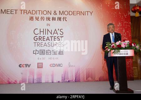 190919 -- LONDON, 19. September 2019 Xinhua -- der chinesische Botschafter in Großbritannien Liu Xiaoming hält eine Rede beim Start des Dokumentarfilms China's Greatest Treasures in London, Großbritannien, 18. September 2019. Die sechs-Episoden-Dokumentarserie ist eine Koproduktion zwischen BBC World News und China's CCTV. Foto von Ray Tang/Xinhua BRITAIN-LONDON-CHINA S GREATEST TREASURES-DOCUMENTARY-LAUNCH PUBLICATIONxNOTxINxCHN Stockfoto