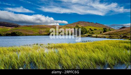 Loch Tarff liegt in den Hügeln oberhalb des südlichen Endes von Loch Ness in den Scottish Highlands. Stockfoto