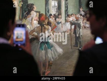 190924 -- PARIS, 24. September 2019 -- Foto aufgenommen am 24. September 2019 zeigt ein Gemälde, das während der Ausstellung Degas in der Oper im Orsay Museum in Paris, Frankreich, ausgestellt ist. Die Ausstellung dauert bis zum 19. Januar 2020. FRANCE-PARIS-ORSAY MUSEUM-AUSSTELLUNG GaoxJing PUBLICATIONxNOTxINxCHN Stockfoto