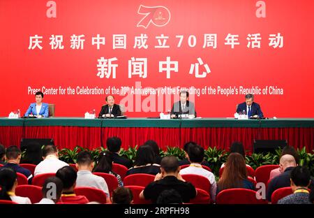 190924 -- PEKING, 24. September 2019 -- das Pressezentrum zur Feier des 70. Jahrestages der Gründung der Volksrepublik China hält seine erste Pressekonferenz in Peking, der Hauptstadt Chinas, am 24. September 2019 ab. CHINA-PEKING-NATIONALFEIERTAG FEIERN-PRESSEKONFERENZ CN WANGXQUANCHAO PUBLICATIONXNOTXINXCHN Stockfoto