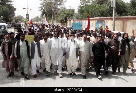 Mitglieder der Metropolitan Corporation Tanzeemi Ittehad veranstalten am Montag, den 4. September 2023, in der Anscomb Road in Quetta eine Protestkundgebung gegen die Nichtzahlung ihrer Gehälter. Stockfoto