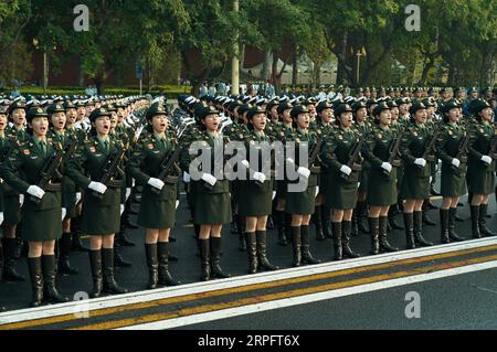 191001 -- PEKING, 1. Oktober 2019 -- Truppen bereiten sich auf die Militärparade vor, die den 70. Jahrestag der Gründung der Volksrepublik China (VR China) in Peking, der Hauptstadt Chinas, am 1. Oktober 2019 feiert. PRC70YearsCHINA-BEIJING-NATIONAL DAY-CELEBRATIONS-VORBEREITUNG CN ChenxJianli PUBLICATIONxNOTxINxCHN Stockfoto