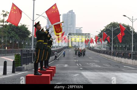 191001 -- PEKING, 1. Oktober 2019 -- Foto aufgenommen am 1. Oktober 2019 zeigt die Morgenlandschaft auf der Haizhu-Brücke in Guangzhou, der Hauptstadt der südchinesischen Provinz Guangdong. XINHUA FOTOS DES TAGES LuxHanxin PUBLICATIONxNOTxINxCHN Stockfoto