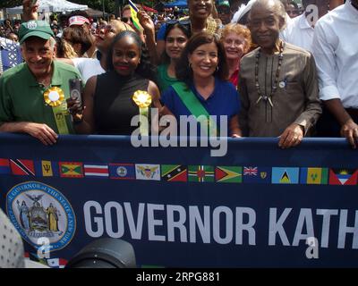 New York, New York, USA. September 2023. New York, Montag, 4. September 2023. Der Karneval der West Indian Day Parade ist eine jährliche Feier der westindischen Kultur, die jährlich am ersten Montag des Septembers in Crown Heights, Brooklyn, New York City stattfindet. NY-Gouverneur Kathy Hochul (Bild: © Bruce Cotler/ZUMA Press Wire) NUR REDAKTIONELLE VERWENDUNG! Nicht für kommerzielle ZWECKE! Stockfoto