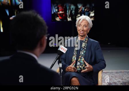 191008 -- WASHINGTON, 8. Oktober 2019 -- Christine Lagarde, ehemalige Geschäftsführerin des Internationalen Währungsfonds IWF, spricht während eines Interviews mit Xinhua in Washington D.C., USA, am 19. September 2019. Interview: Der ehemalige IWF-Chef Lagarde ruft zu einem neuen Multilateralismus auf: U.S.-WASHINGTON-CHRISTINE LAGARDE-INTERVIEW LiuxJie PUBLICATIONxNOTxINxCHN Stockfoto