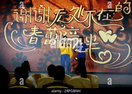 191011 -- PEKING, 11. Oktober 2019 -- Eine Pressekonferenz über die Errungenschaften des Spring Bud Projekts findet am 10. Oktober 2019 in Peking, der Hauptstadt Chinas, statt. Das Spring Bud Project, das 1989 vom China Children and Teenagers Fund CCTF ins Leben gerufen wurde, hat in den letzten 30 Jahren über 3,69 Millionen arme Mädchen finanziert und geholfen. Das Programm, das armen Mädchen helfen soll, die Schule zu beenden, hat Spenden im Wert von fast 2,12 Milliarden Yuan über 297,5 Millionen US-Dollar gesammelt und den Bau von 1.811 Spring Bud Schulen unterstützt. Der All-China Women s Federation ACWF und die CCTF am Donnerstag joi Stockfoto