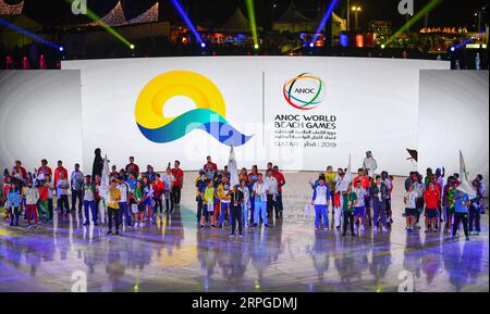 191013 -- DOHA, 13. Oktober 2019 Xinhua -- Athleten stehen zur Eröffnungszeremonie der 1. ANOC World Beach Games in Doha, Katar, 12. Oktober 2019. Xinhua/Nikku SPQATAR-DOHA-ANOC ERÖFFNUNGSZEREMONIE der WORLD BEACH GAMES PUBLICATIONxNOTxINxCHN Stockfoto