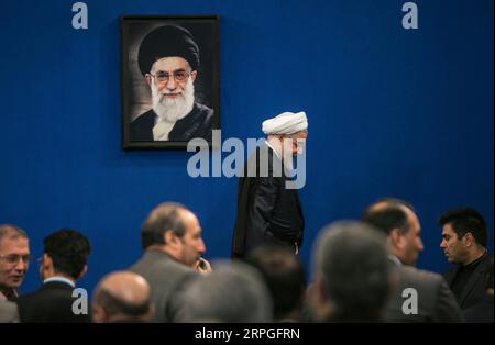 191015 -- PEKING, 15. Oktober 2019 -- der iranische Präsident Hassan Rouhani verlässt nach einer Pressekonferenz in Teheran, Iran, am 14. Oktober 2019. Der iranische Präsident Hassan Rouhani sagte am Montag, sein Land unterstütze den Ansatz der Türkei in Bezug auf die aktuellen Probleme in Nordsyrien nicht. Foto von /Xinhua XINHUA FOTOS DES TAGES AhmadxHalabisaz PUBLICATIONxNOTxINxCHN Stockfoto