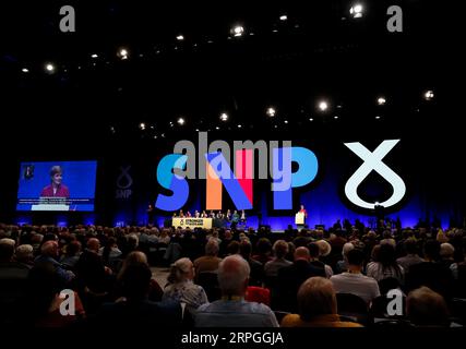 191016 -- ABERDEEN, 16. Oktober 2019 -- Foto aufgenommen am 15. Oktober 2019 zeigt die Scottish National Party SNP Jahreskonferenz 2019 in Aberdeen, Schottland, Großbritannien. Schottlands erste Ministerin und SNP-Vorsitzende Nicola Sturgeon sagte am Dienstag, dass ein unabhängiges Schottland als Brücke zwischen der Europäischen Union und dem Vereinigten Königreich fungieren und ein Magnet für globale Investitionen sein könnte. PORTRAITS BRITAIN-ABERDEEN-SNP-JAHRESKONFERENZ 2019-NICOLA STURGEON HANXYAN PUBLICATIONXNOTXINXCHN Stockfoto