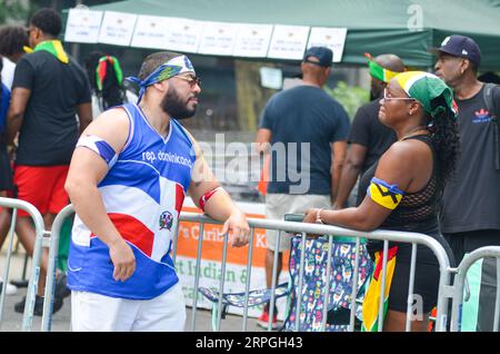 Brooklyn, New York, USA. September 2023. Die Gäste nehmen an der jährlichen Parade zum West Indian Day im Brooklyn Borough von New York City Teil. Quelle: Ryan Rahman/Alamy Live News Stockfoto