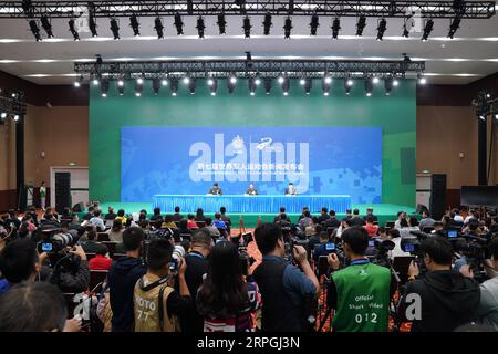 191017 -- WUHAN, 17. Oktober 2019 -- Eine Pressekonferenz findet am 17. Oktober 2019 im Main Media CenterMMC der 7. Internationalen Militärsportkonferenz CISM Military World Games in Wuhan, der Hauptstadt der zentralchinesischen Provinz Hubei, statt. SPCHINA-WUHAN-7TH MILITARY WORLD GAMES-MAIN MEDIA CENTER WANGXJIANWEI PUBLICATIONXNOTXINXCHN Stockfoto