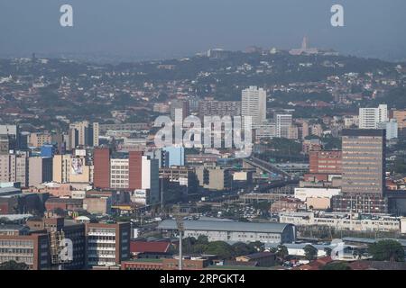 191018 -- DURBAN, 18. Oktober 2019 -- Luftaufnahme aufgenommen am 18. Oktober 2019 zeigt eine Stadtansicht von Durban, Südafrika. SÜDAFRIKA-DURBAN-STADTBLICK ChenxCheng PUBLICATIONxNOTxINxCHN Stockfoto