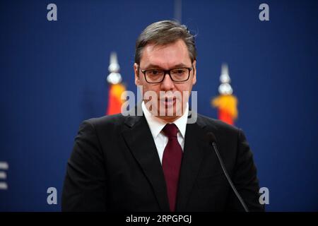 191020 -- BELGRAD, 20. Oktober 2019 -- der serbische Präsident Alexander Wucic spricht während einer Pressekonferenz mit dem russischen Premierminister Dmitri Medwedew in Belgrad, Serbien, 19. Oktober 2019. Russland werde weiterhin gemeinsame Energie- und Infrastrukturprojekte mit Serbien entwickeln, teilte Dmitri Medwedew am Samstag mit, dass es wichtig sei, die bilateralen Wirtschaftsbeziehungen weiter zu vertiefen. Foto von /Xinhua SERBIEN-BELGRAD-RUSSISCHE PM-VISIT PredragxMilosavljevic PUBLICATIONxNOTxINxCHN Stockfoto