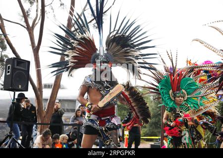 191020 -- SAN FRANCISCO, 20. Oktober 2019 -- Künstler treten während einer Herbstparty im Menlo Park von Carlifornia, USA, 19. Oktober 2019 auf. Foto von /Xinhua U.S.-CARLIFORNIA-HERBSTPARTY LixJianguo PUBLICATIONxNOTxINxCHN Stockfoto