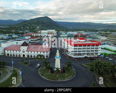 191021 -- APIA, 21. Oktober 2019 -- Foto aufgenommen am 19. Oktober 2019 zeigt den Uhrturm in Apia, der Hauptstadt Samoas. SAMOA-APIA-LANDSCHAFT GuoxLei PUBLICATIONxNOTxINxCHN Stockfoto