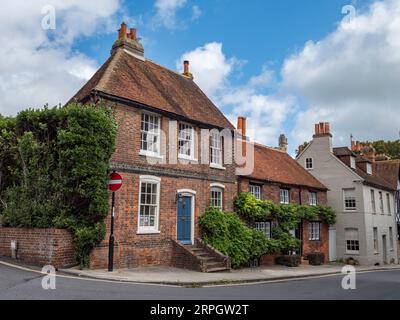 Großes Reihenhaus an der Maltravers Street in Arundel, West Sussex, Großbritannien. Stockfoto