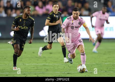 Los Angeles, Kalifornien, USA. September 2023. LIONEL MESSI (10) dribbelt den Ball während eines MLS-Fußballspiels zwischen Los Angeles FC und Inter Miami CF im BMO-Stadion in Los Angeles, Kalifornien. (Bild: © Brenton TSE/ZUMA Press Wire) NUR REDAKTIONELLE VERWENDUNG! Nicht für kommerzielle ZWECKE! Stockfoto