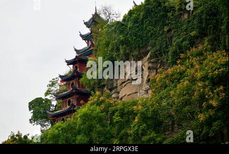 191023 -- CHONGQING, 23. Oktober 2019 -- Foto aufgenommen am 22. Oktober 2019 zeigt die Pagode in Shibaozhai im Zhongxian County im südwestlichen China Chongqing. CHINA-CHONGQING-SHIBAOZHAI-LANDSCHAFT CN LiuxChan PUBLICATIONxNOTxINxCHN Stockfoto