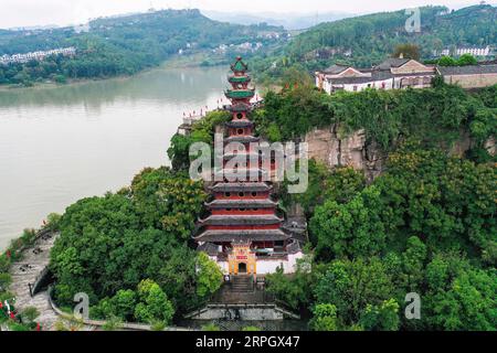 191023 -- CHONGQING, 23. Oktober 2019 -- Luftaufnahme am 22. Oktober 2019 zeigt die Pagode in Shibaozhai im Zhongxian County, südwestchinesisches Chongqing. CHINA-CHONGQING-SHIBAOZHAI-LANDSCHAFT CN LiuxChan PUBLICATIONxNOTxINxCHN Stockfoto