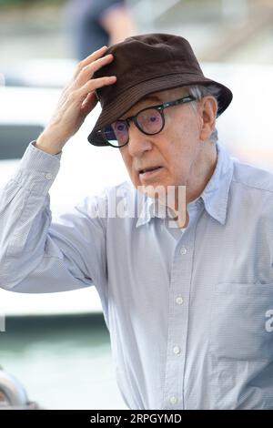 Venedig, Italien. September 2023. VENEDIG, ITALIEN. 4. September 2023: Woody Allen kommt zum Fototermin für „Coup de Chance“ auf dem 80. Internationalen Filmfestival in Venedig. Bild: Kristina Afanasyeva/Featureflash Credit: Paul Smith/Alamy Live News Stockfoto