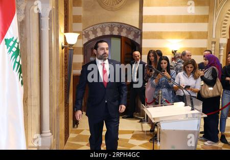 191029 -- BEIRUT, 29. Oktober 2019 Xinhua -- der libanesische Premierminister Saad Hariri nimmt am 29. Oktober 2019 an einer Pressekonferenz in Beirut, Libanon, Teil. Der libanesische Premierminister Saad Hariri kündigte am Dienstag angesichts der landesweiten Proteste gegen die Regierung seinen Rücktritt an, berichtete Al Jadeed TV. Dalati/Nohra/Handout via Xinhua LEBANON-BEIRUT-PM-RESIGNATION PUBLICATIONxNOTxINxCHN Stockfoto