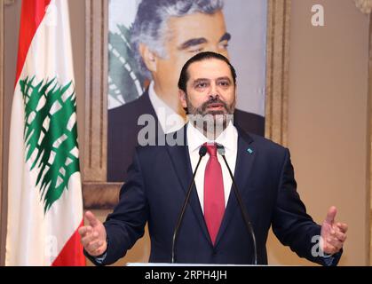 Bilder des Jahres 2019, News 10 Oktober News Bilder des Tages 191029 -- BEIRUT, 29. Oktober 2019 Xinhua -- der libanesische Premierminister Saad Hariri nimmt am 29. Oktober 2019 an einer Pressekonferenz in Beirut, Libanon, Teil. Der libanesische Premierminister Saad Hariri kündigte am Dienstag angesichts der landesweiten Proteste gegen die Regierung seinen Rücktritt an, berichtete Al Jadeed TV. Dalati/Nohra/Handout via Xinhua LEBANON-BEIRUT-PM-RESIGNATION PUBLICATIONxNOTxINxCHN Stockfoto