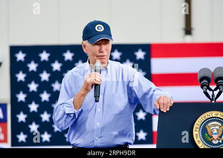 Philadelphia, USA. September 2023. US-Präsident Joseph Biden spricht, als er die jährliche Tri-State Labor Day Parade der AFL-CIO am 4. September 2023 in Philadelphia, PA, USA, einleitet. Quelle: OOgImages/Alamy Live News Stockfoto