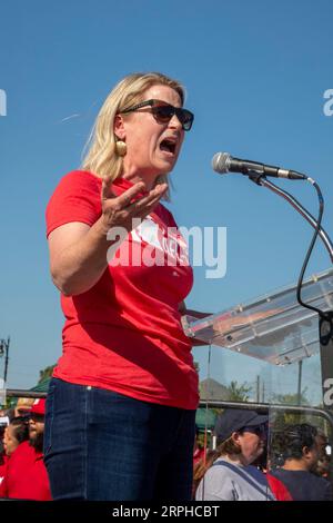 Detroit, Michigan, USA. September 2023. Liz Shuler, Präsident des AFL-CIO, spricht auf einer Kundgebung nach Detroits Labor Day Parade. Quelle: Jim West/Alamy Live News Stockfoto